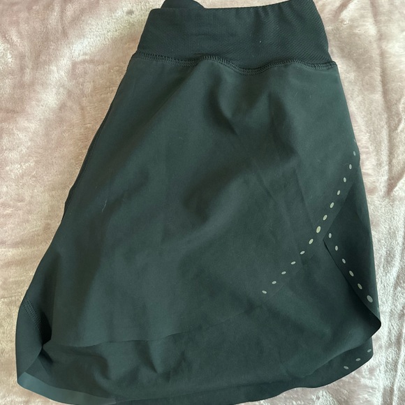 Lululemon shorts - Picture 4 of 5